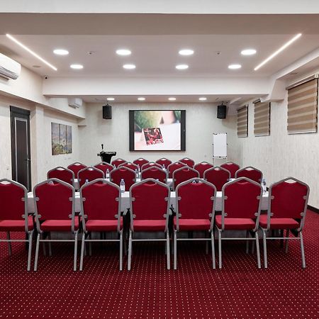 Megapolis Hotel Simkent Buitenkant foto