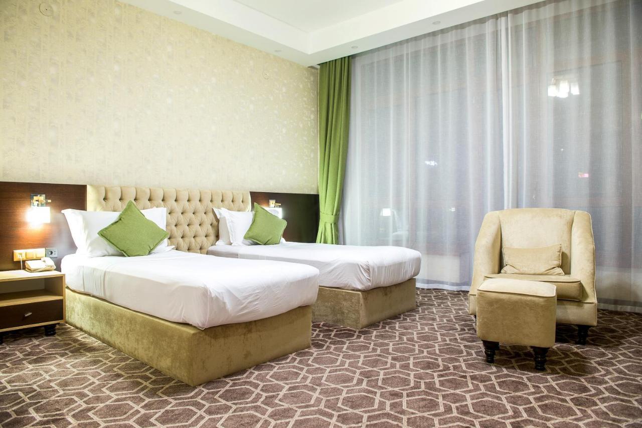Megapolis Hotel Simkent Buitenkant foto