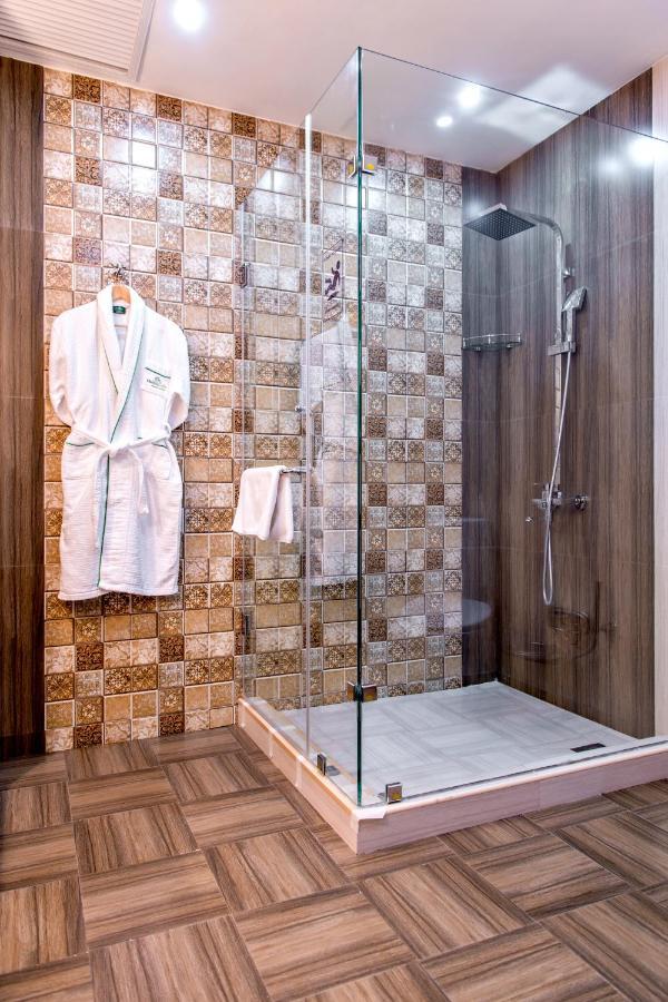 Megapolis Hotel Simkent Buitenkant foto