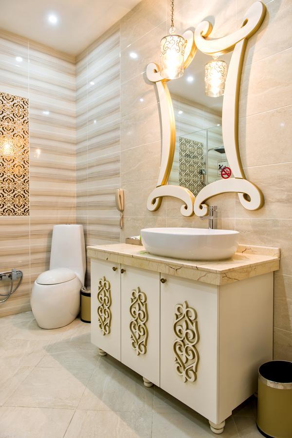 Megapolis Hotel Simkent Buitenkant foto