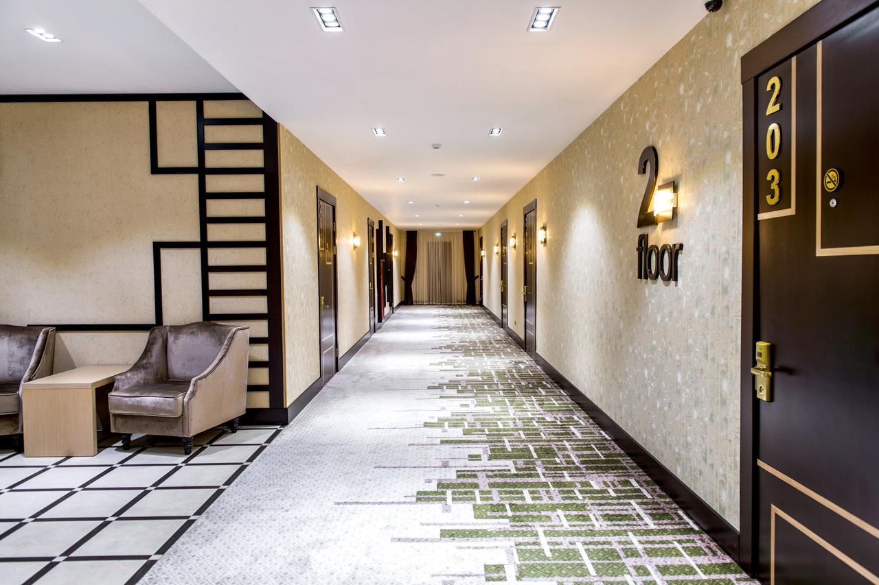 Megapolis Hotel Simkent Buitenkant foto