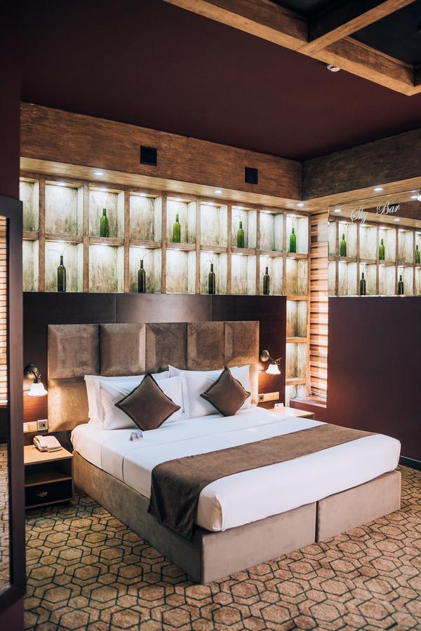 Megapolis Hotel Simkent Buitenkant foto
