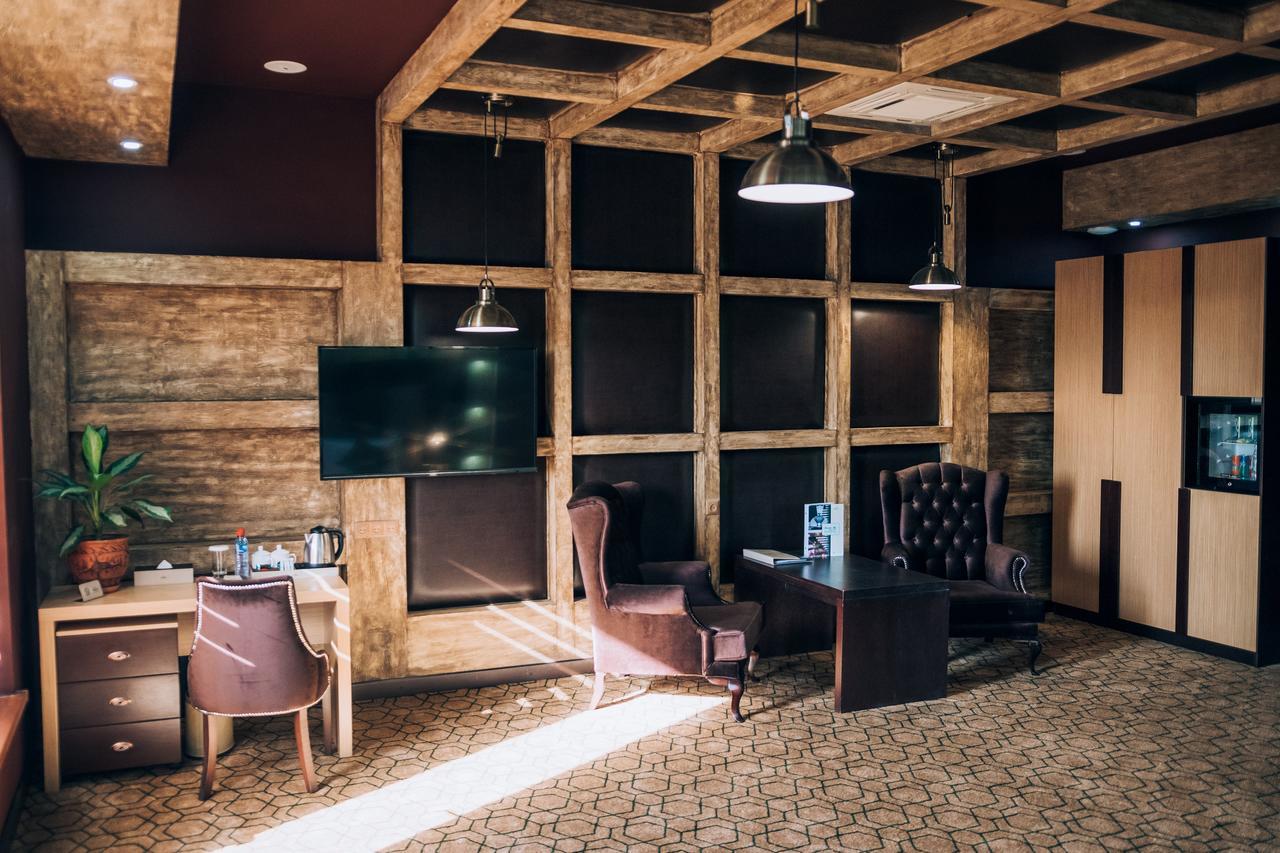 Megapolis Hotel Simkent Buitenkant foto