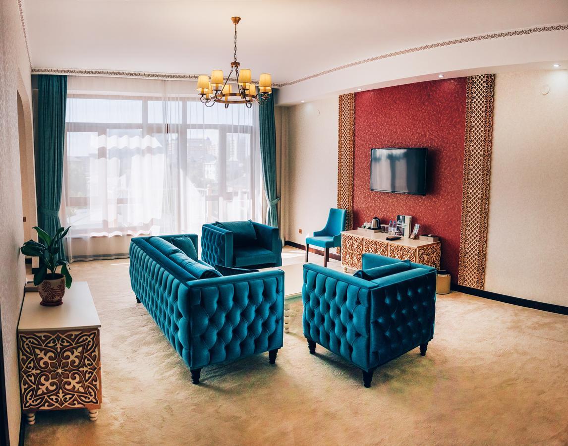 Megapolis Hotel Simkent Buitenkant foto