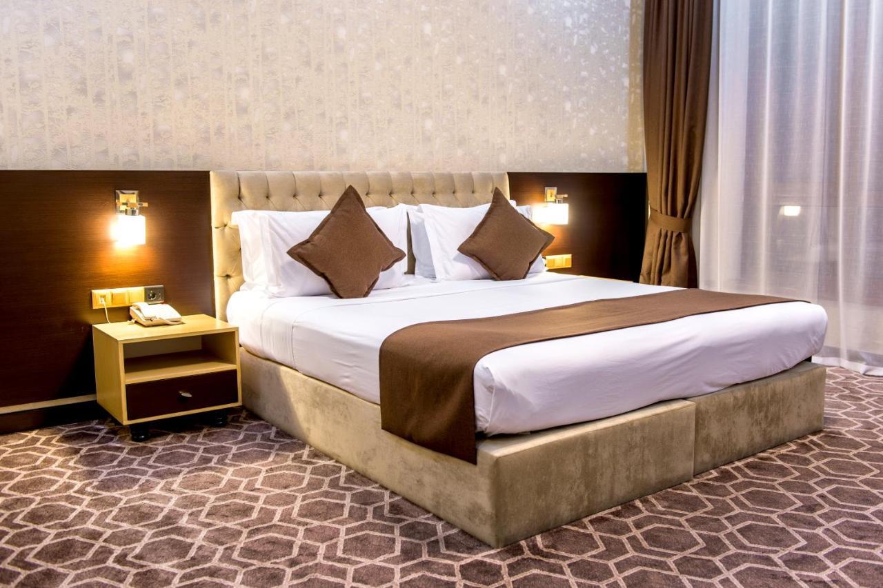 Megapolis Hotel Simkent Buitenkant foto